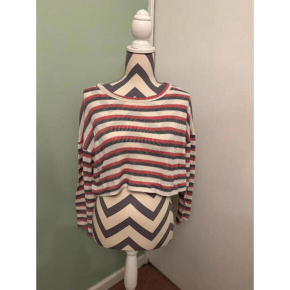 Caution to the wind Long Sleeve Crop Top - Picture 1 of 4